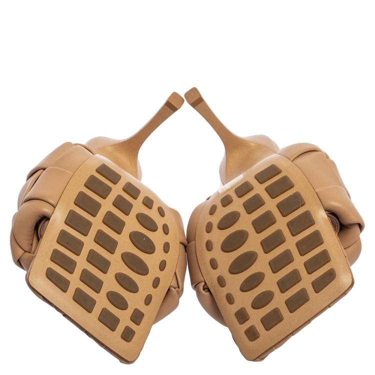 Pre Owned Bottega Veneta Beige Leather Slide Sandals Size 39.5