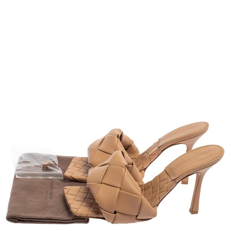 Pre Owned Bottega Veneta Beige Leather Slide Sandals Size 39.5