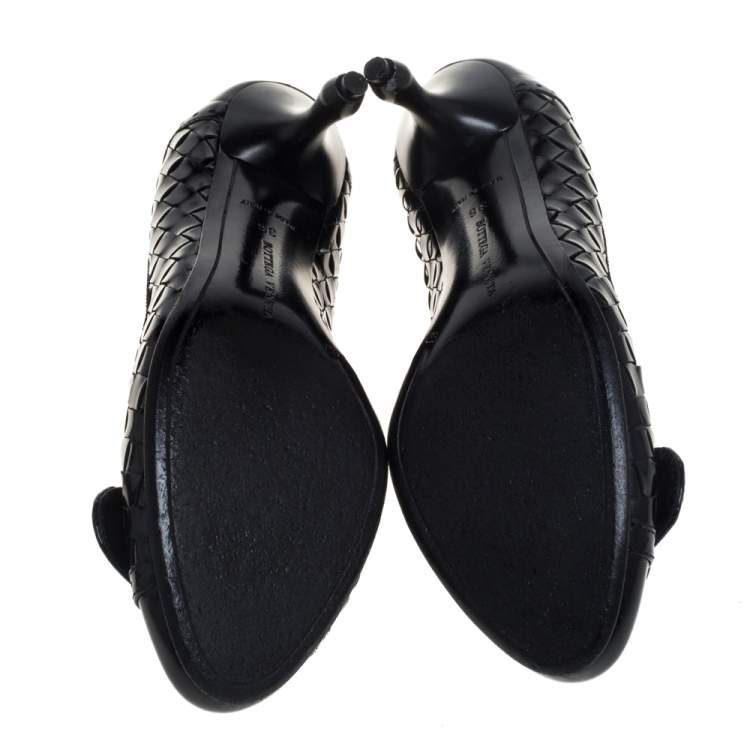 Pre Owned Bottega Veneta Intrecciato Black Patent Leather Buckle Detail Pumps Size 36