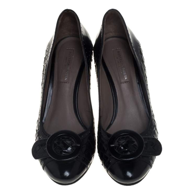 Pre Owned Bottega Veneta Intrecciato Black Patent Leather Buckle Detail Pumps Size 36