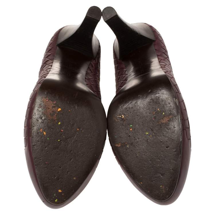 Pre Owned Bottega Veneta Burgundy Intrecciato Leather Pumps  Size 39.5