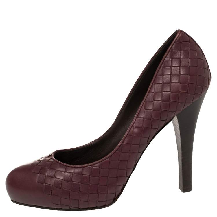 Pre Owned Bottega Veneta Burgundy Intrecciato Leather Pumps  Size 39.5
