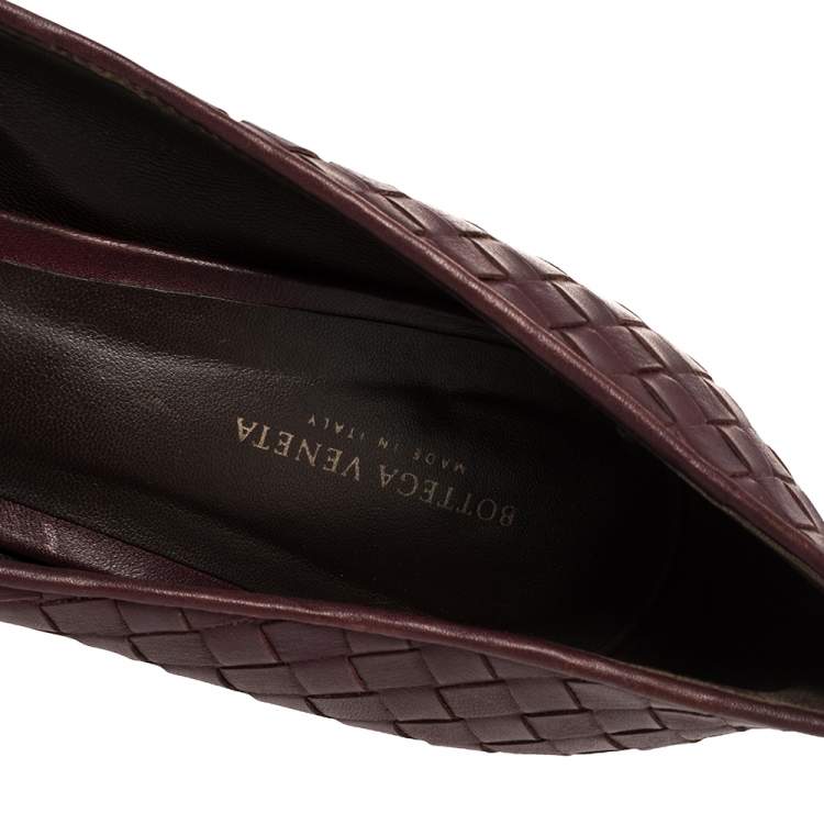 Pre Owned Bottega Veneta Burgundy Intrecciato Leather Pumps  Size 39.5