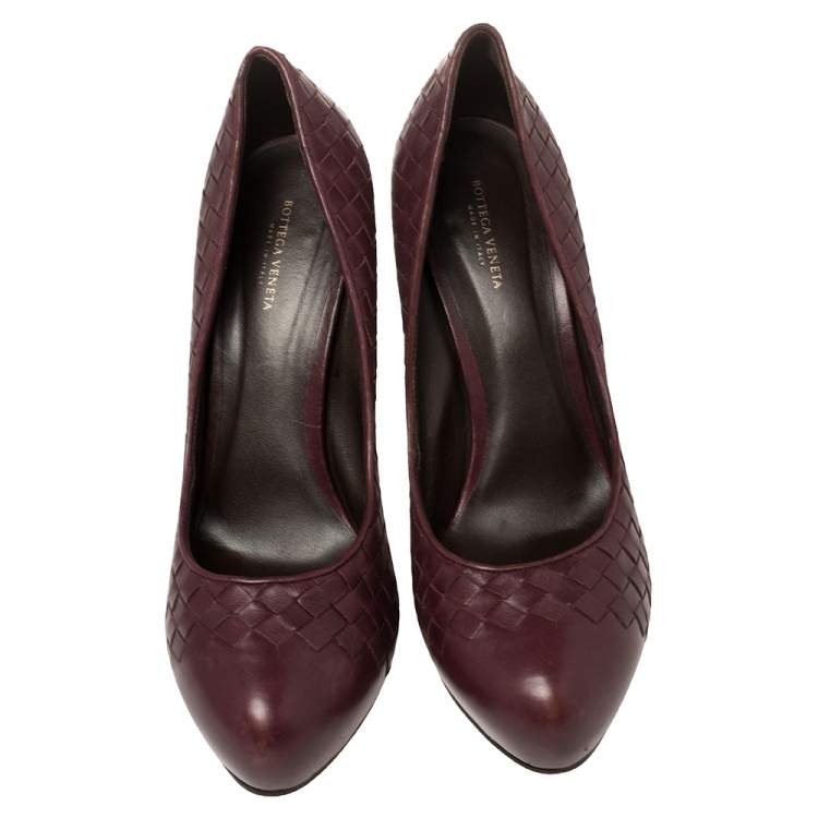 Pre Owned Bottega Veneta Burgundy Intrecciato Leather Pumps  Size 39.5