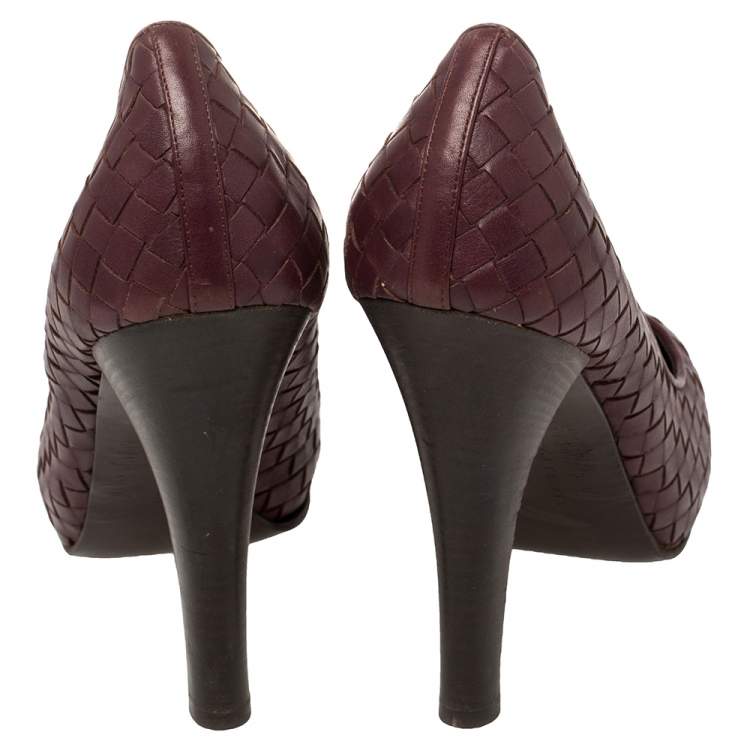 Pre Owned Bottega Veneta Burgundy Intrecciato Leather Pumps  Size 39.5
