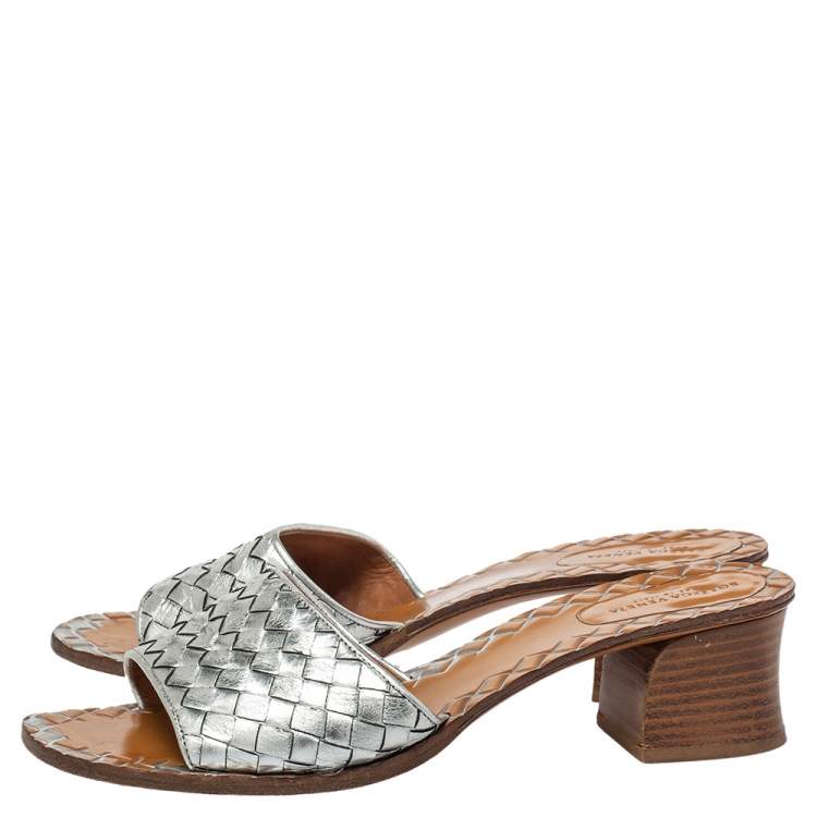 Pre Owned Bottega Veneta Silver Intrecciato Leather Slide Sandals Size 39.5