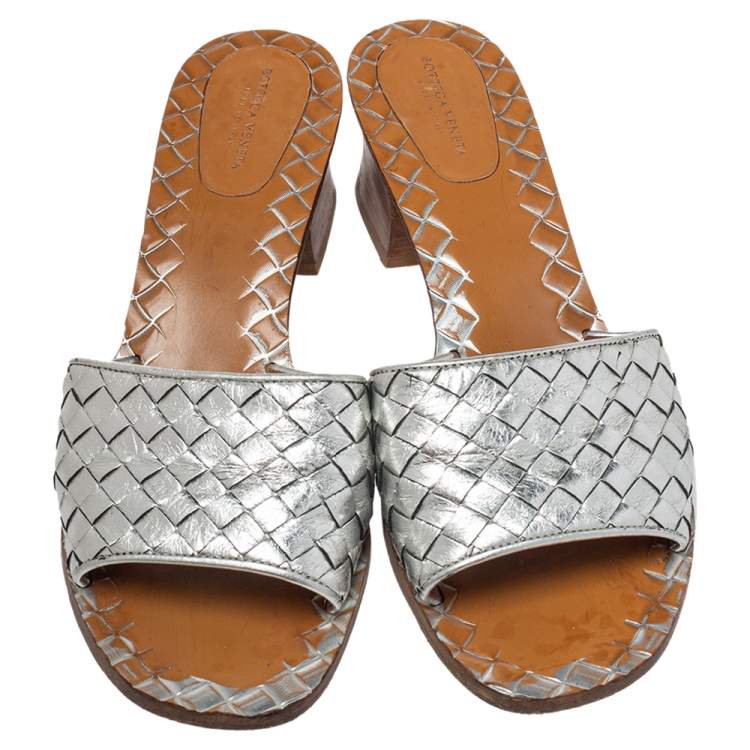 Pre Owned Bottega Veneta Silver Intrecciato Leather Slide Sandals Size 39.5