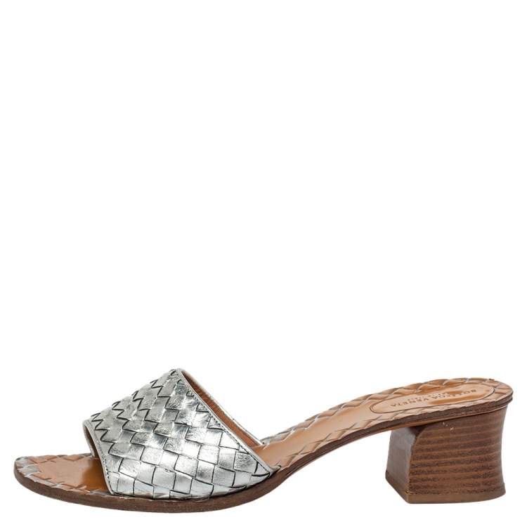Pre Owned Bottega Veneta Silver Intrecciato Leather Slide Sandals Size 39.5