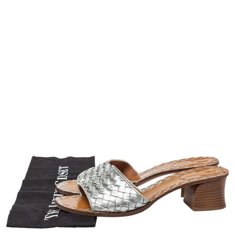 Pre Owned Bottega Veneta Silver Intrecciato Leather Slide Sandals Size 39.5