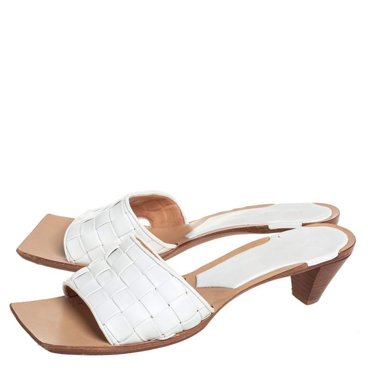 Pre Owned Bottega Veneta White Intrecciato Leather Square Toe Mules Sandals Size 39