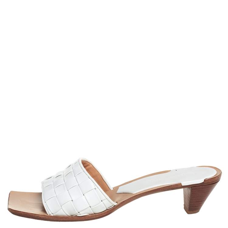Pre Owned Bottega Veneta White Intrecciato Leather Square Toe Mules Sandals Size 39