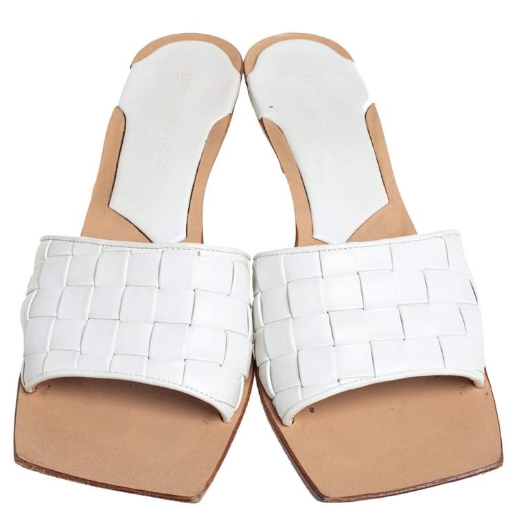 Pre Owned Bottega Veneta White Intrecciato Leather Square Toe Mules Sandals Size 39