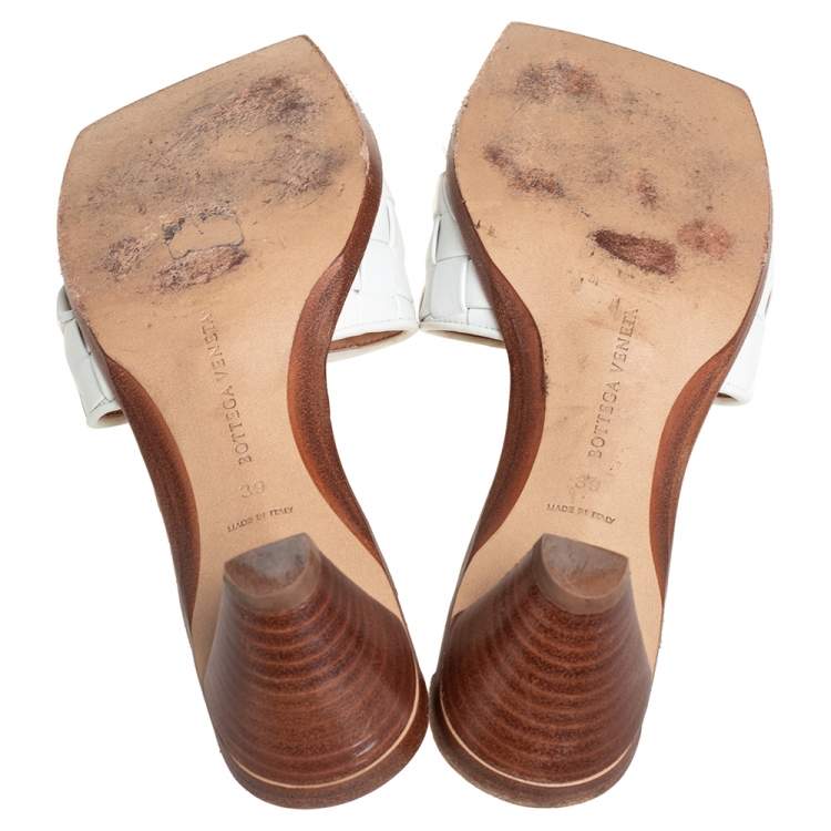 Pre Owned Bottega Veneta White Intrecciato Leather Square Toe Mules Sandals Size 39