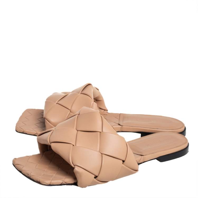 Pre Owned Bottega Veneta Beige Leather BV Lido Flat Sandals Size 40