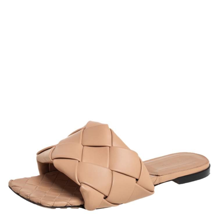 Pre Owned Bottega Veneta Beige Leather BV Lido Flat Sandals Size 40