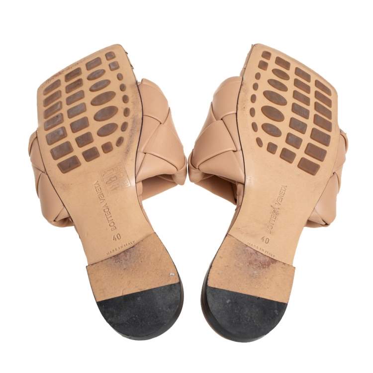Pre Owned Bottega Veneta Beige Leather BV Lido Flat Sandals Size 40