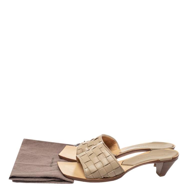 Pre Owned Bottega Veneta Beige Intrecciato Leather Square Toe Slide Sandals Size 39