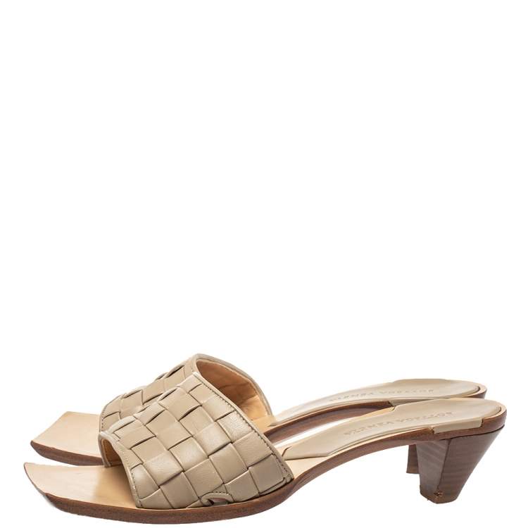 Pre Owned Bottega Veneta Beige Intrecciato Leather Square Toe Slide Sandals Size 39