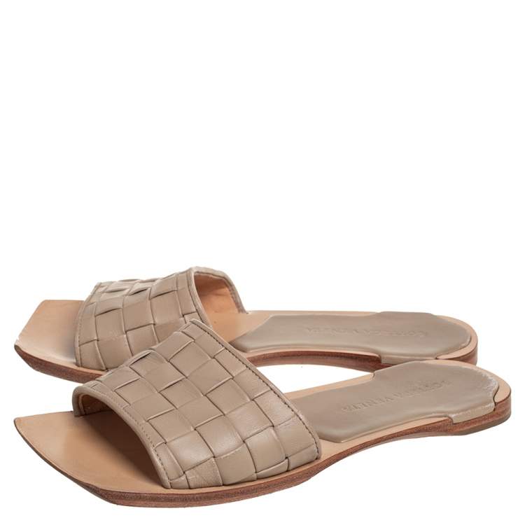Pre Owned Bottega Veneta Beige Intrecciato Leather Slide Sandals Size 35