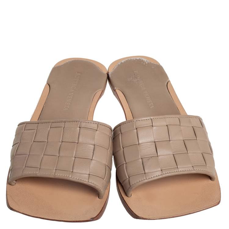 Pre Owned Bottega Veneta Beige Intrecciato Leather Slide Sandals Size 35