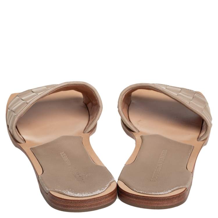 Pre Owned Bottega Veneta Beige Intrecciato Leather Slide Sandals Size 35