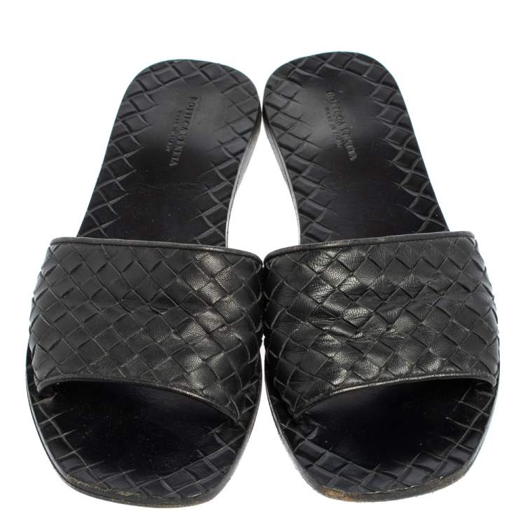 Pre Owned Bottega Veneta Black  Intrecciato Leather Flat Sandals Size 38