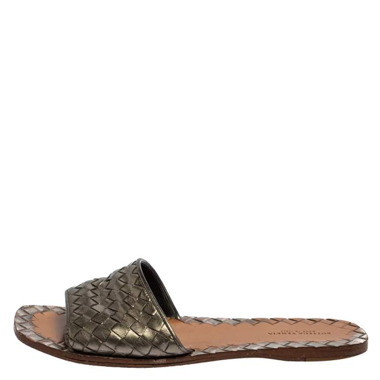 Pre Owned Bottega Veneta Metallic Grey Intrecciato Leather Flat Sandals Size 38