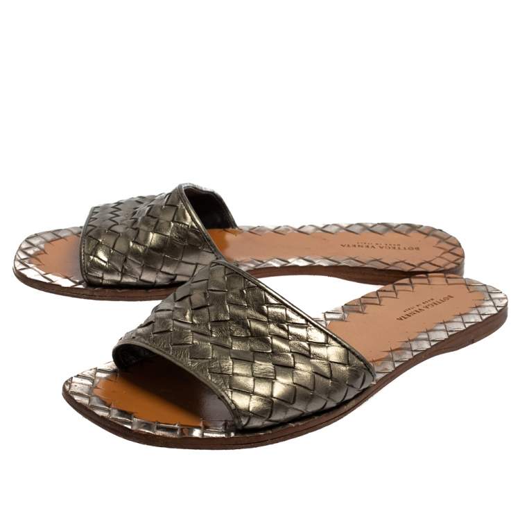 Pre Owned Bottega Veneta Metallic Grey Intrecciato Leather Flat Sandals Size 38