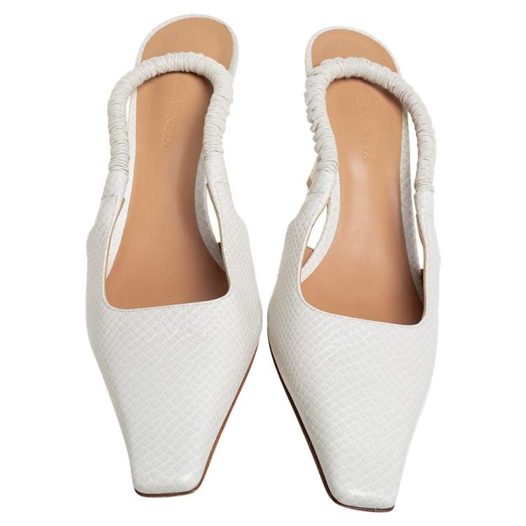 مملوكة مسبقًا Bottega Veneta White Textured Leather Slingback Pumps Size 39