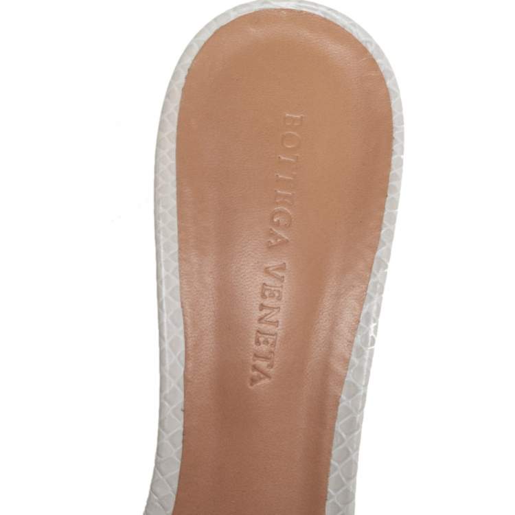 مملوكة مسبقًا Bottega Veneta White Textured Leather Slingback Pumps Size 39