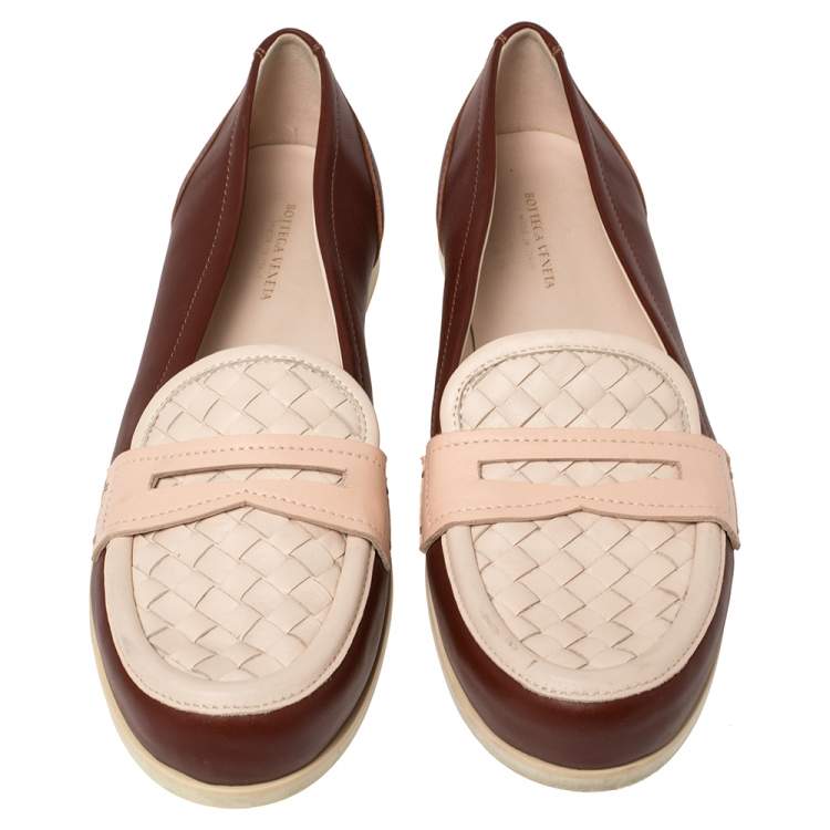 مملوكة مسبقًا Bottega Veneta Pink/Red Leather Intrecciato Detail Penny Loafer Size 39