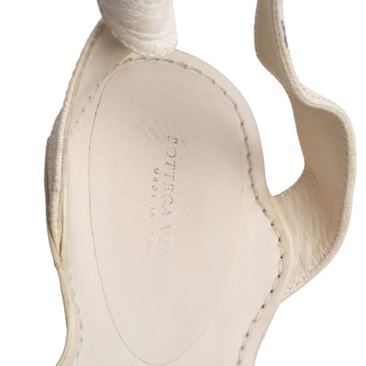 Pre Owned Bottega Veneta Cream Leather Butterfly Detail Flat Sandals Size 37.5