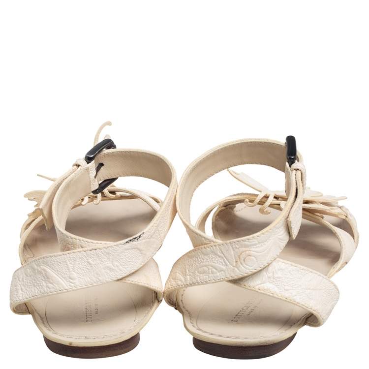 Pre Owned Bottega Veneta Cream Leather Butterfly Detail Flat Sandals Size 37.5