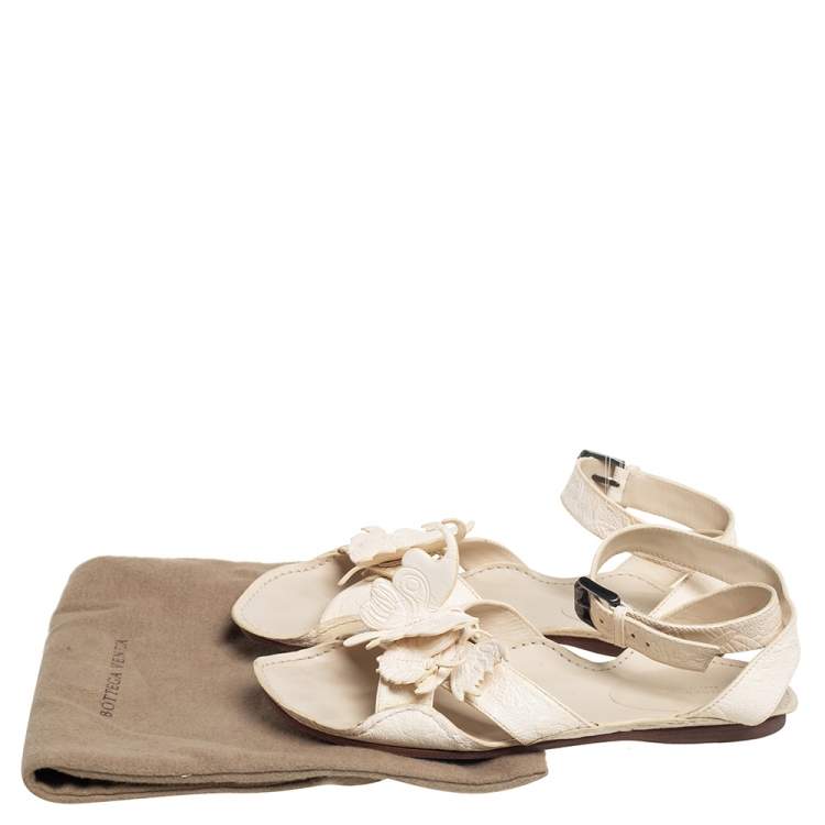 Pre Owned Bottega Veneta Cream Leather Butterfly Detail Flat Sandals Size 37.5
