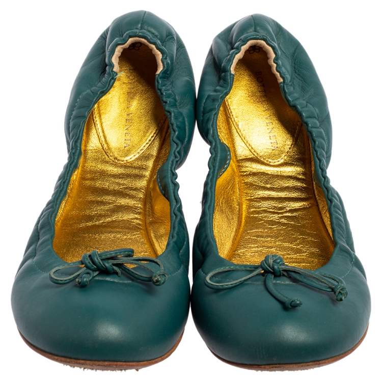Pre Owned Bottega Veneta Blue Leather Scrunch Ballet Flats Size 36.5