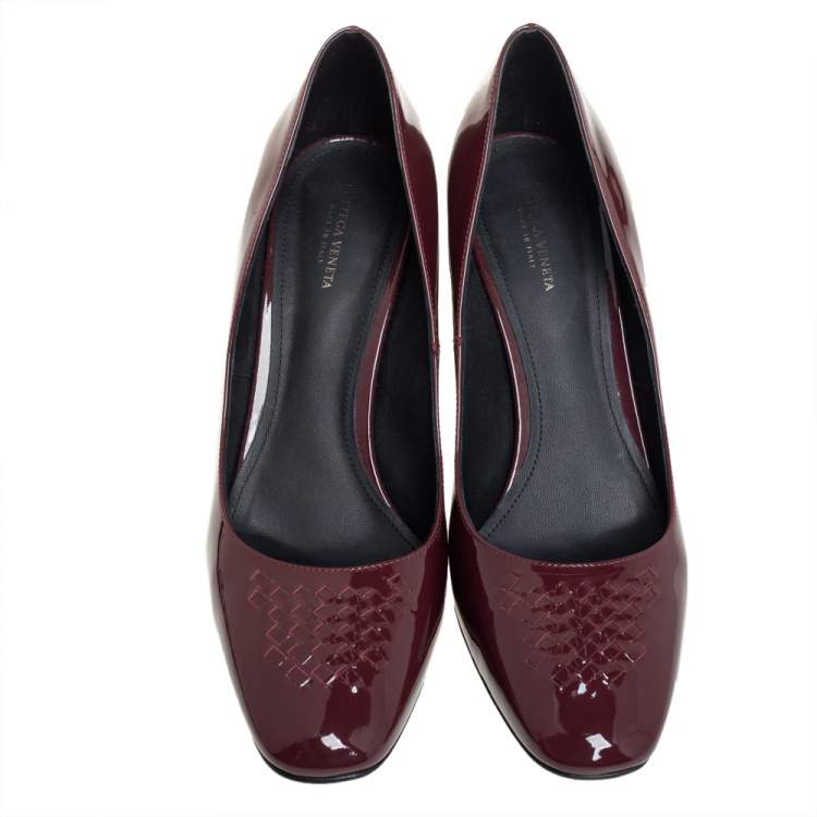 Pre Owned Bottega Veneta Burgundy Patent Leather Intrecciato Detail Block Heel Pumps Size 39