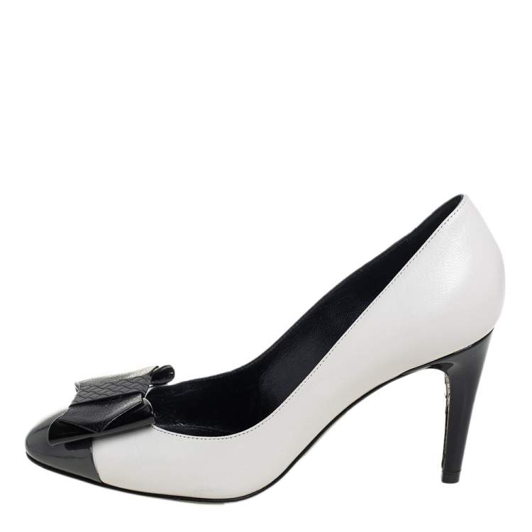 Pre Owned Bottega Veneta Tricolor Patent Leather And Leather Intrecciato Bow Pumps Size 38