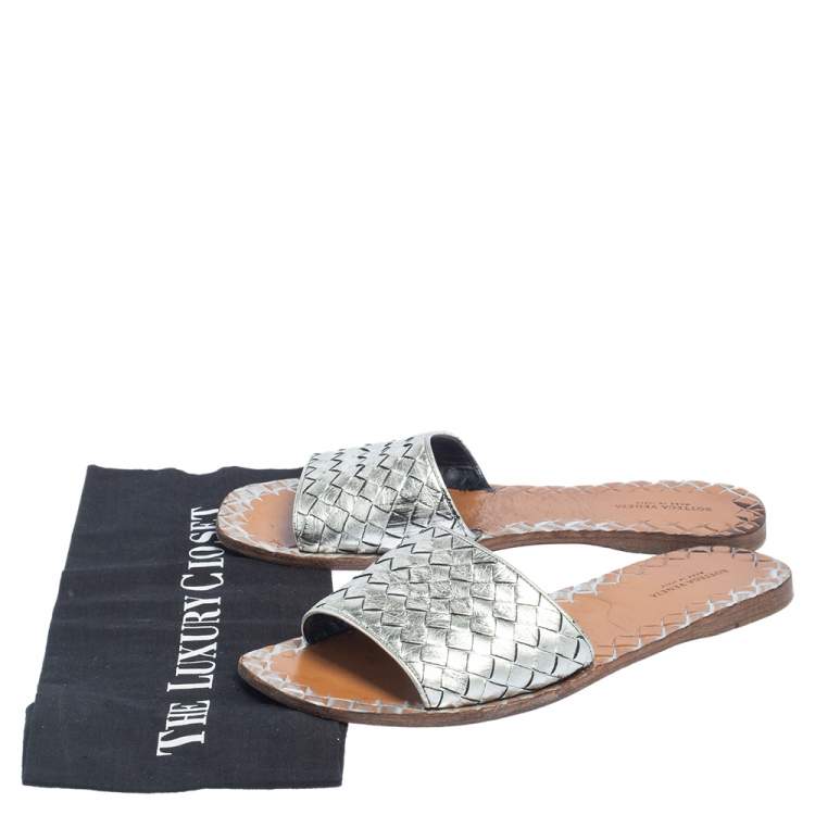Pre Owned Bottega Veneta Silver Intrecciato Leather Slide Flats Size 39
