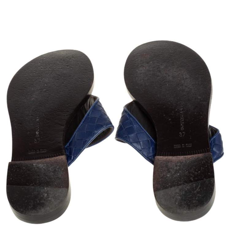 Pre Owned Bottega Veneta Blue Intrecciato Leather Thong Flats Size 37