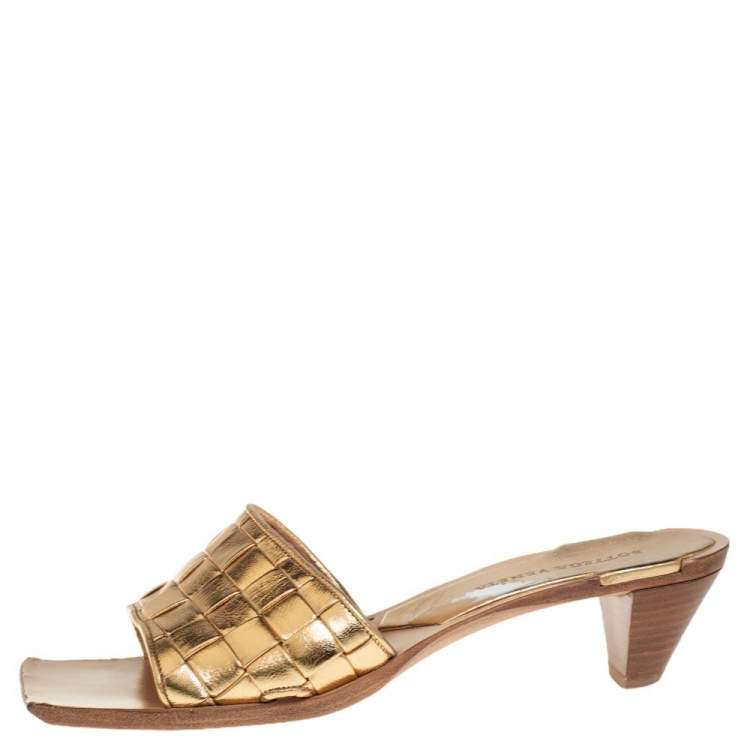 Pre Owned Bottega Veneta Metallic Gold Intrecciato Leather Stretch Square Toe Slide Sandals Size 38