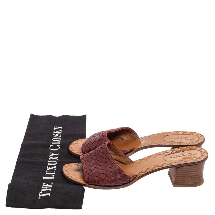 Pre Owned Bottega Veneta Burgundy Intrecciato Leather Block Heel Slide Sandals Size 38