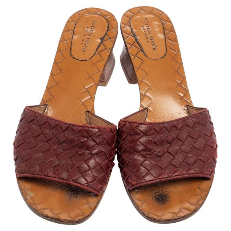 Pre Owned Bottega Veneta Burgundy Intrecciato Leather Block Heel Slide Sandals Size 38