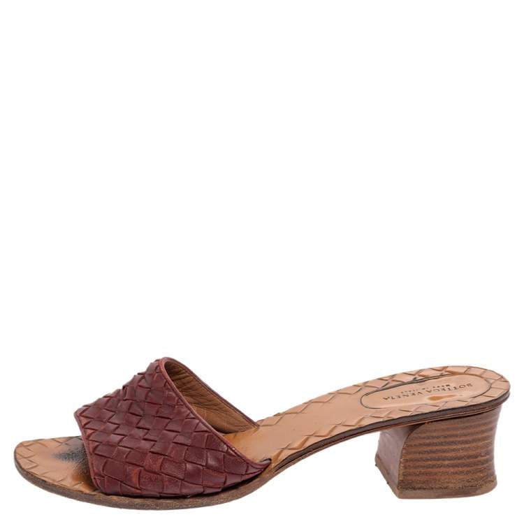 Pre Owned Bottega Veneta Burgundy Intrecciato Leather Block Heel Slide Sandals Size 38