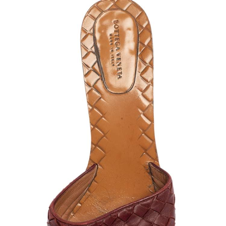 Pre Owned Bottega Veneta Burgundy Intrecciato Leather Block Heel Slide Sandals Size 38