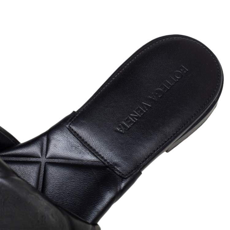 Pre Owned Bottega Veneta Black Leather Flat Sandals Size 37
