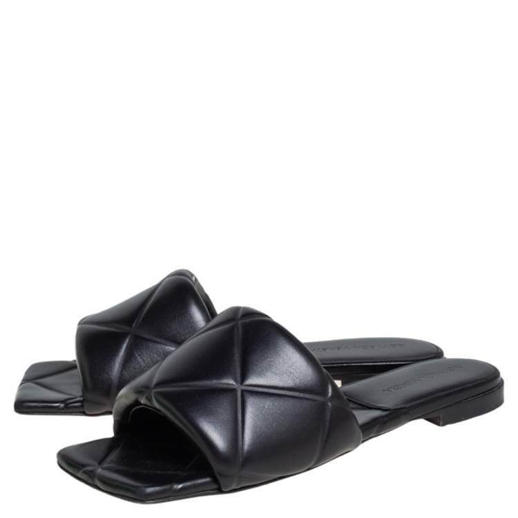 Pre Owned Bottega Veneta Black Leather Flat Sandals Size 37