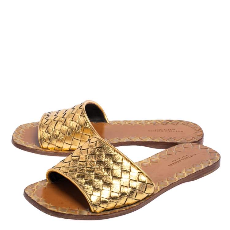 مملوكة مسبقًا Bottega Veneta Gold Intrecciato Leather Ravello Flats Size 36.5