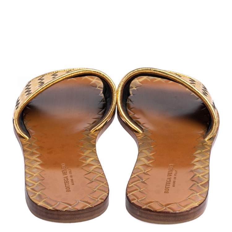مملوكة مسبقًا Bottega Veneta Gold Intrecciato Leather Ravello Flats Size 36.5
