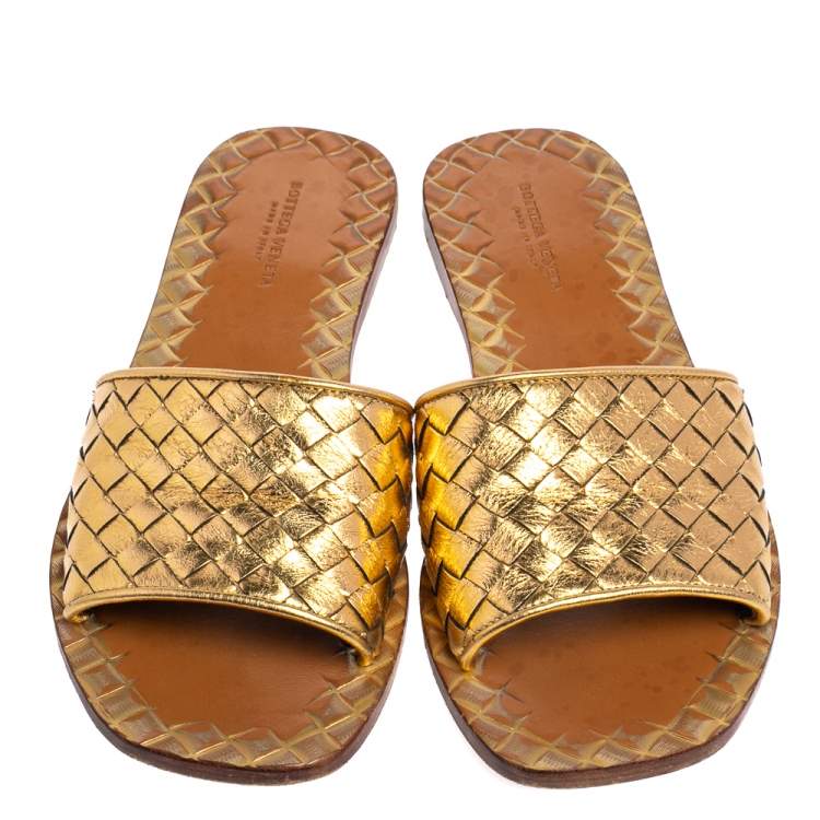 مملوكة مسبقًا Bottega Veneta Gold Intrecciato Leather Ravello Flats Size 36.5