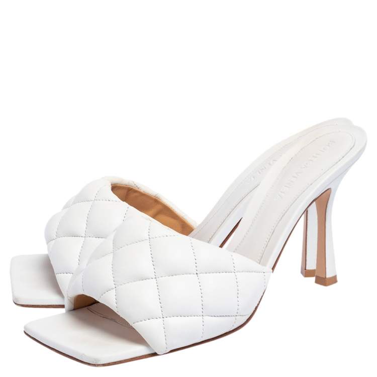 Pre Owned Bottega Veneta White Quilted Leather Lido Slide Sandals Size 39